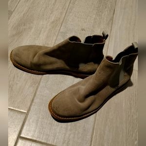 Men's Call It Spring Beige Chelsea Boots Size 10